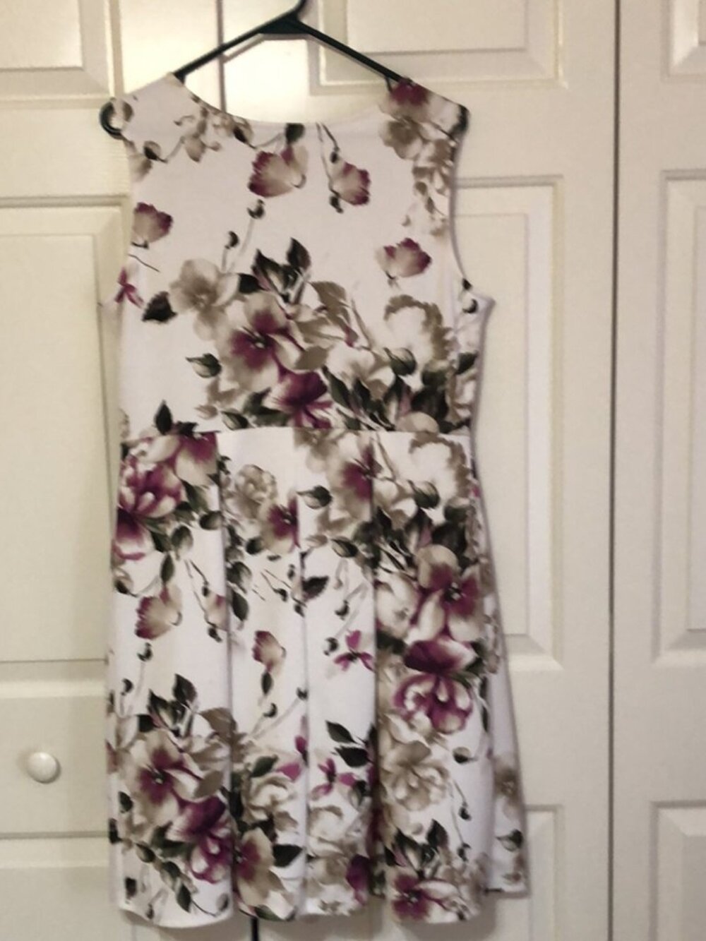 GILLI White Plum Floral Fit & Flare Dress 19" P2P 39" Long Pleated